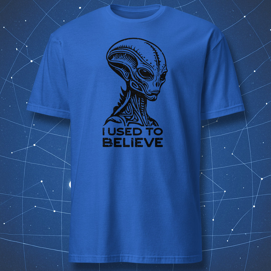 sci-fi fan T-shirt on royal blue background featuring alien character and text parody of “I Want to Believe”
