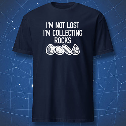 science humor T-shirt on navy blue fabric reading “I’m not lost I’m collecting rocks” for geologists and nature lovers